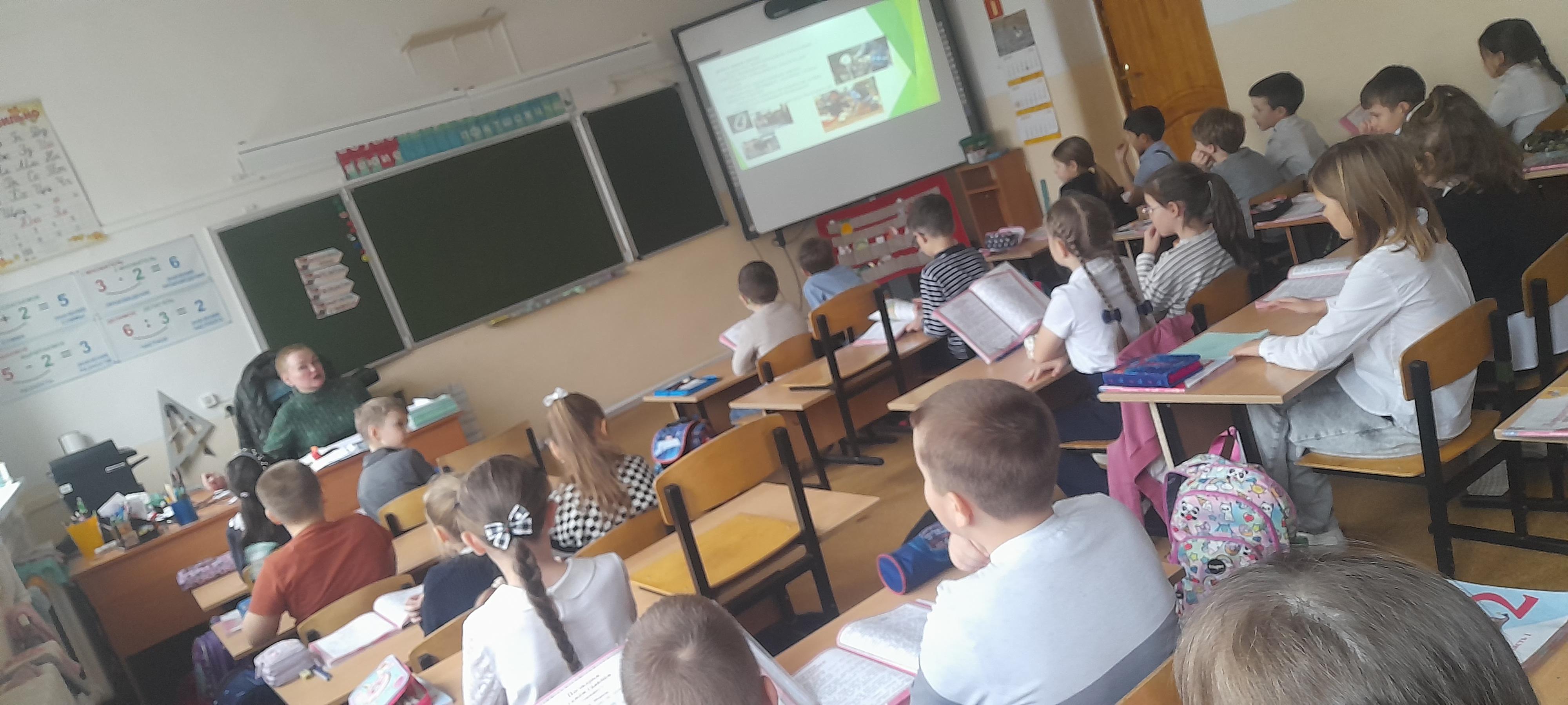 Продолжаются уроки добра и безопасности в Калининградской школе №13 Продолжаются уроки добра и безопасности в Калининградской школе №13